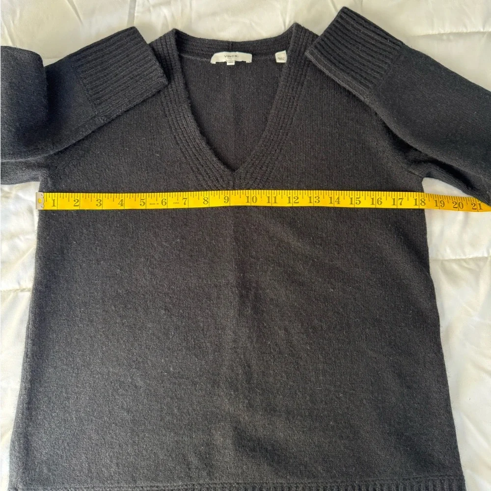Vince 100% Cashmere V-Neck Sweater - Classic Black - Size XXS (Fits XS) - Picture 8 of 12